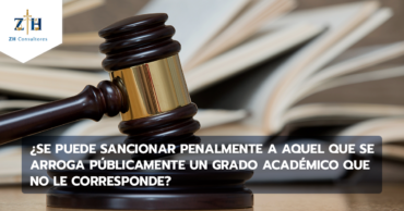 ¿Se puede sancionar penalmente a aquel que se arroga públicamente un grado académico que no le corresponde?